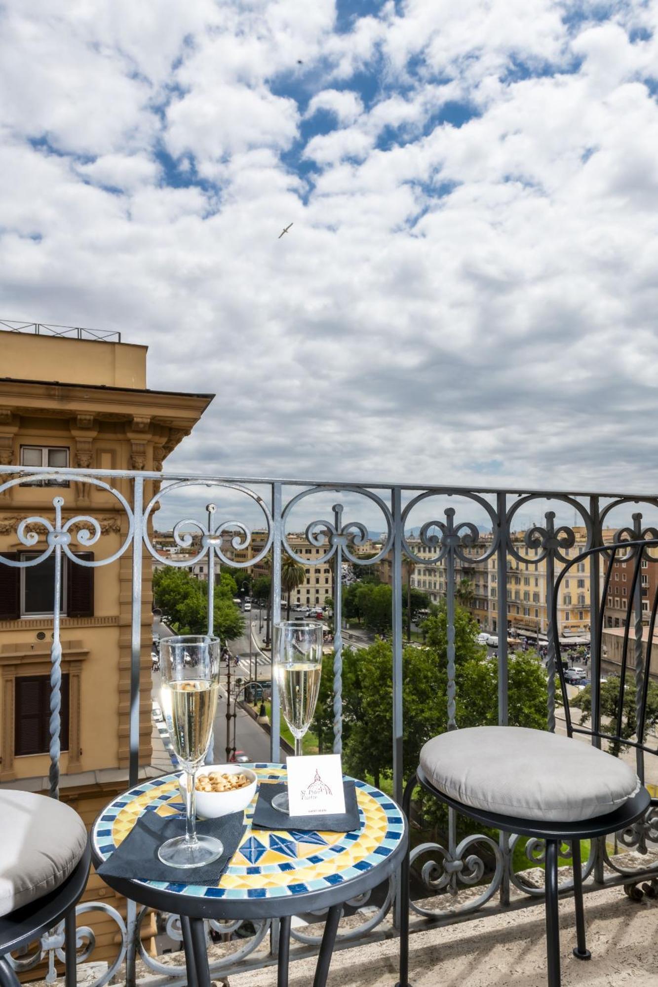 St Peter Twelve Bed & Breakfast Rome Bagian luar foto