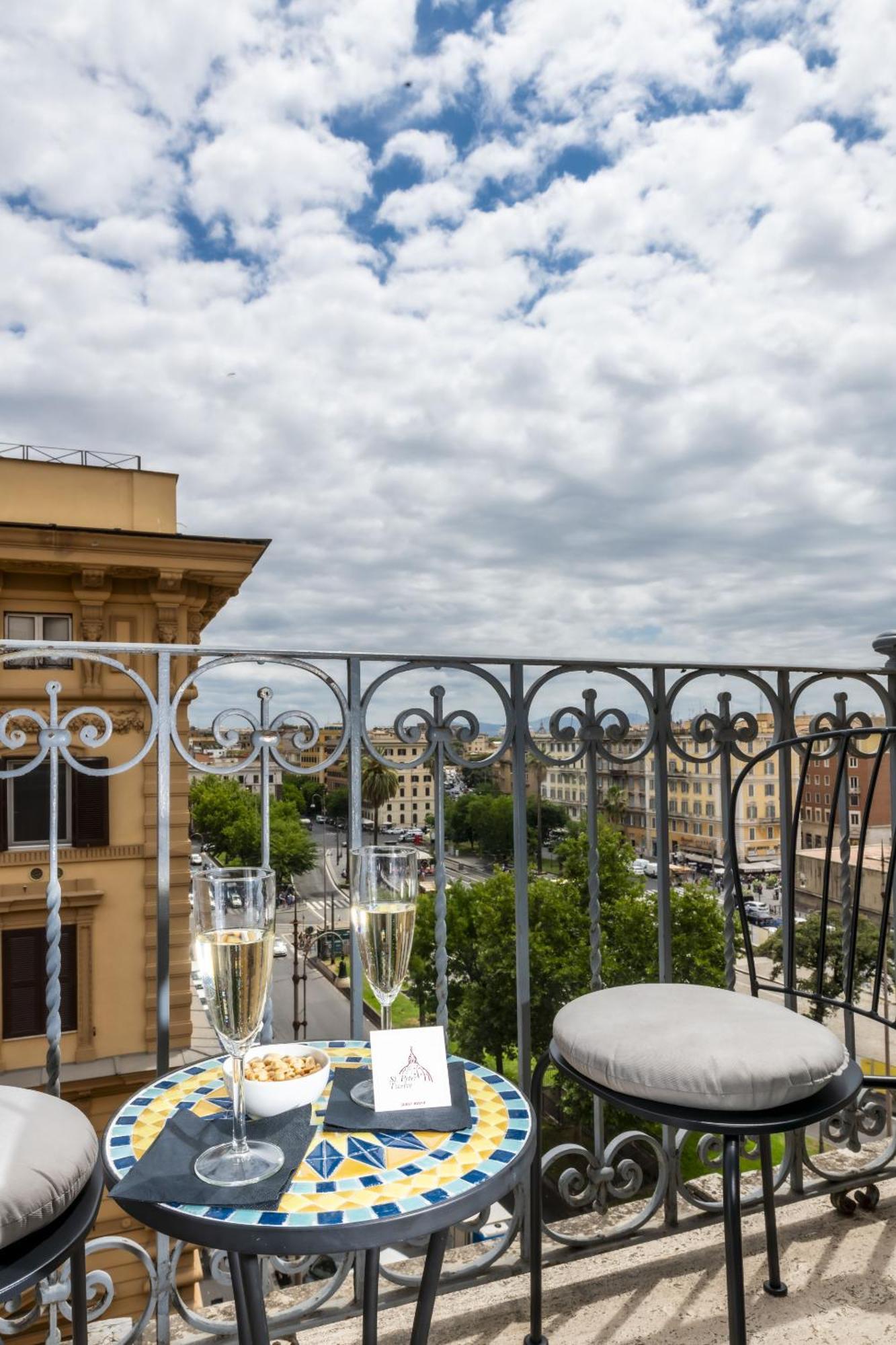 St Peter Twelve Bed & Breakfast Rome Bagian luar foto